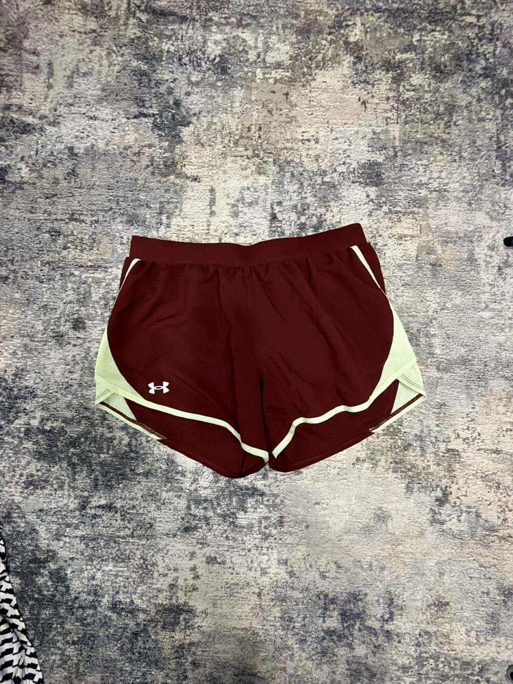 Under Armour Fly By 2.0 Running Shorts Size M Burgundy Green Athletic